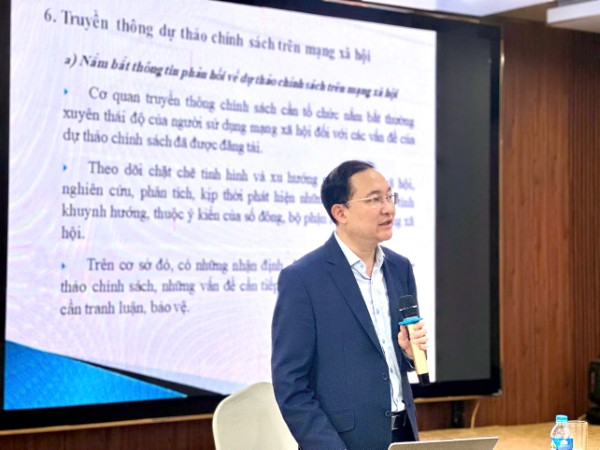 Bồi dưỡng kỹ năng truyền thông dự thảo chính sách, phổ biến, giáo dục pháp luật cho công chức cấp xã